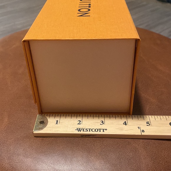 Louis Vuitton Box with Magnetic Closure - Picture 8 of 9